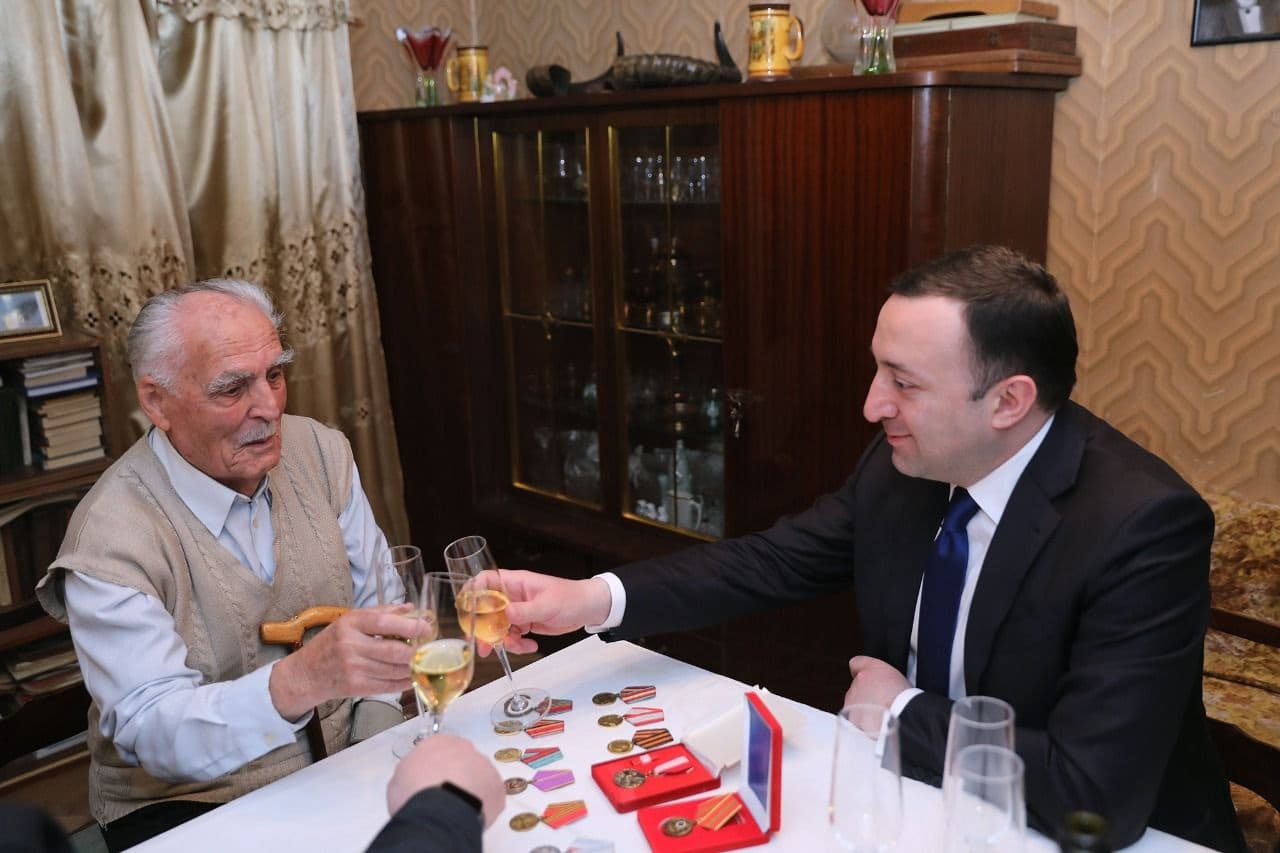 Frontnews image description