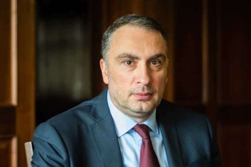 ვიქტორ ყიფიანი – ფაქტების ასე სინქრონულმა ამოქმედებამ განაპირობა ჩვენი ძალიან ფაქიზი და გაწონასწორებული მინიშნებები, რა დგას ამ ფაქტების ერთობლიობის უკან