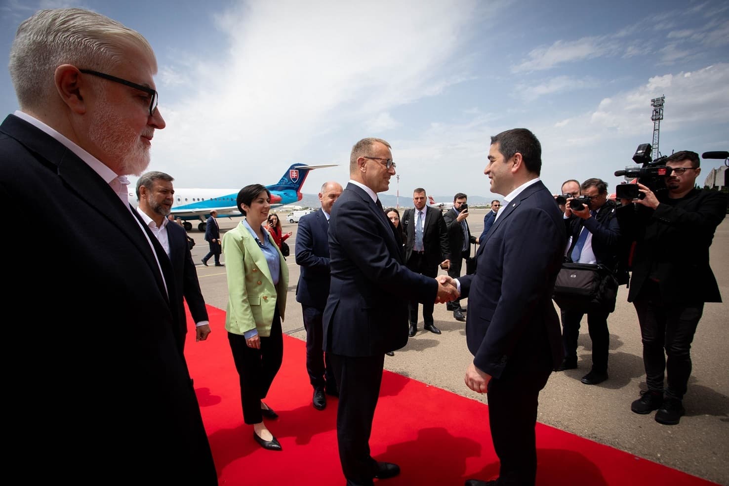 Frontnews image description