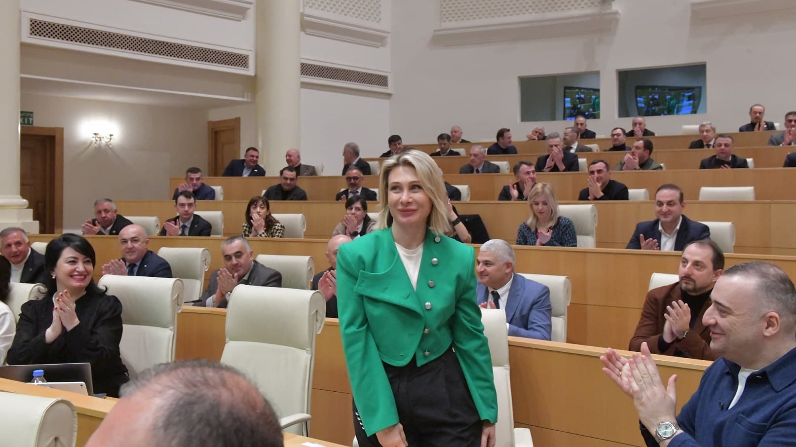 Frontnews image description