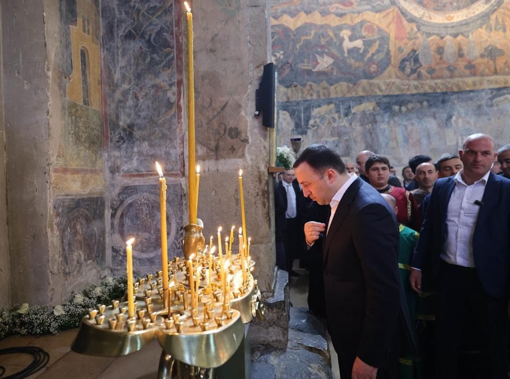 ირაკლი ღარიბაშვილი სვეტიცხოვლის ტაძარში სადღესასწაულო წირვას დაესწრო