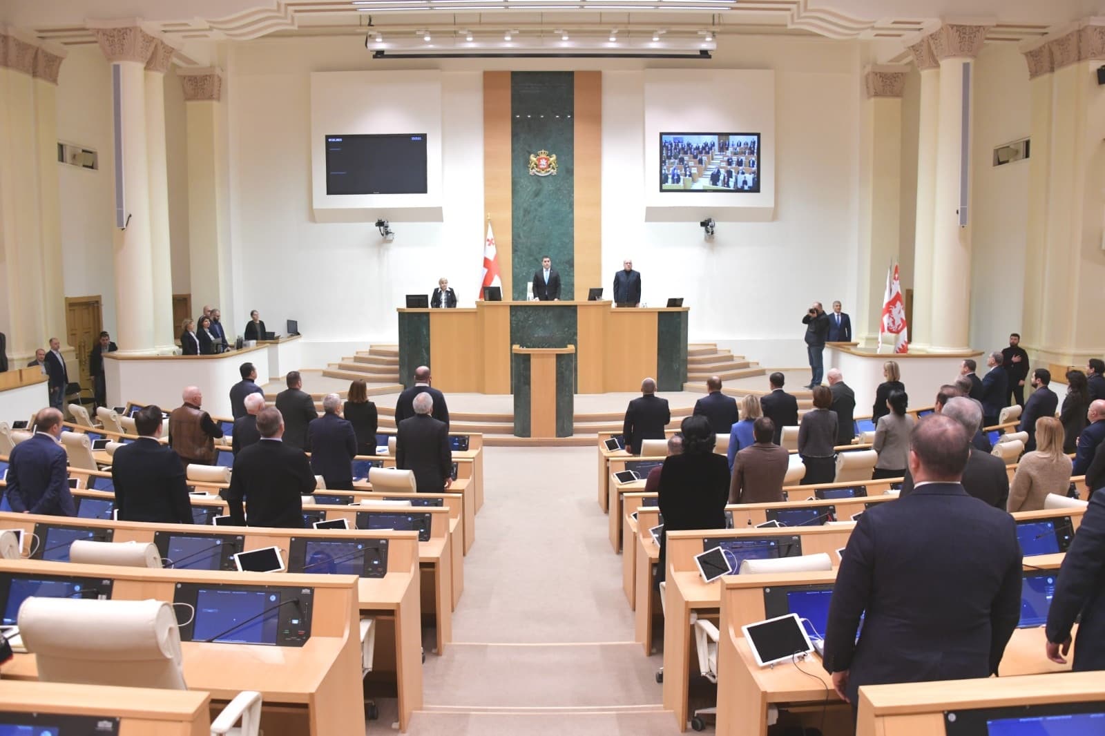 Frontnews image description