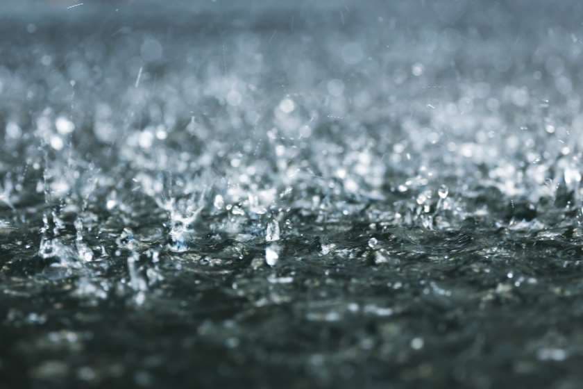 უხვმა ნალექმა დედაქალაქის სხვადასხვა რაიონში გარკვეული პრობლემები შექმნა