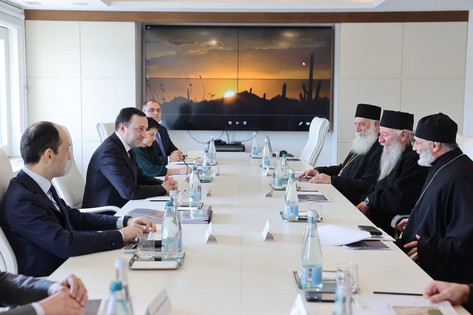 Frontnews image description