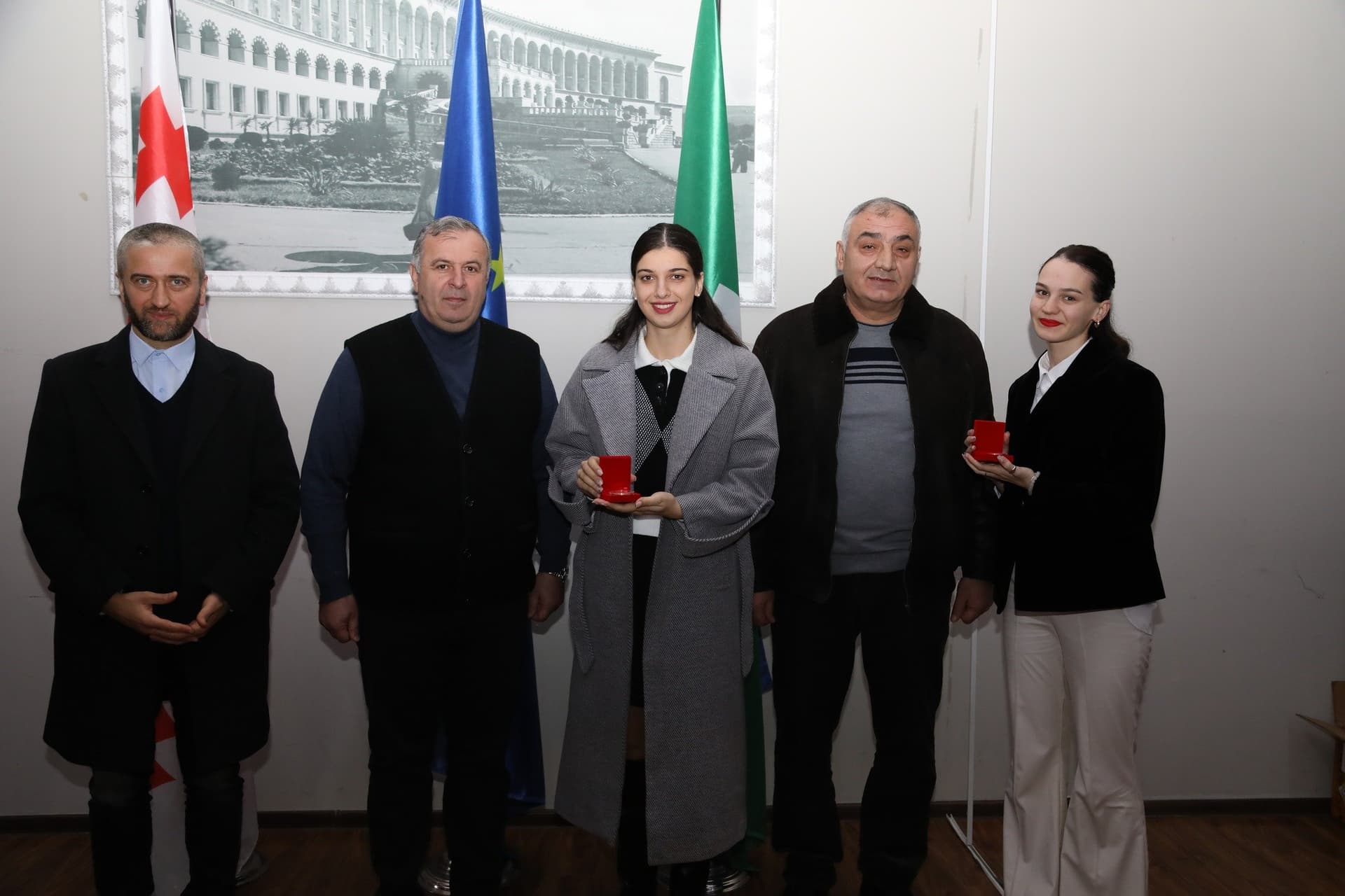 Frontnews image description