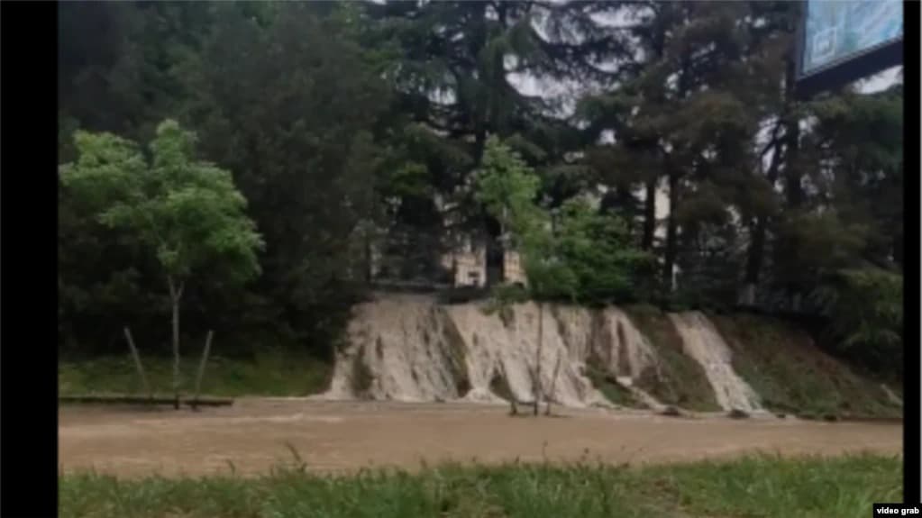 Central Marshal Gelovani Avenue flooded in Tbilisi as main pipe damaged