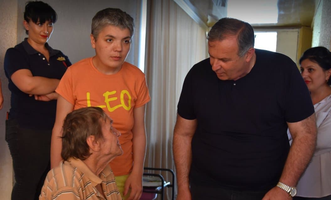 წყალტუბოს მუნიციპალიტეტის მერმა თავშესაფარ “ჩვენი დიდი ოჯახის“ ბენეფიციარები მოინახულა