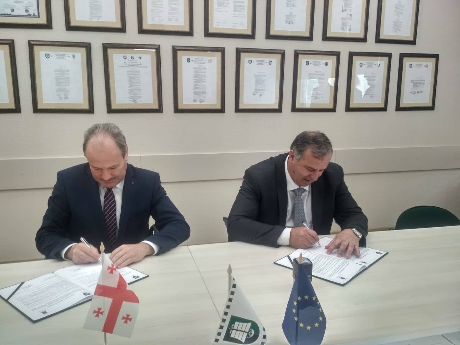 Frontnews image description