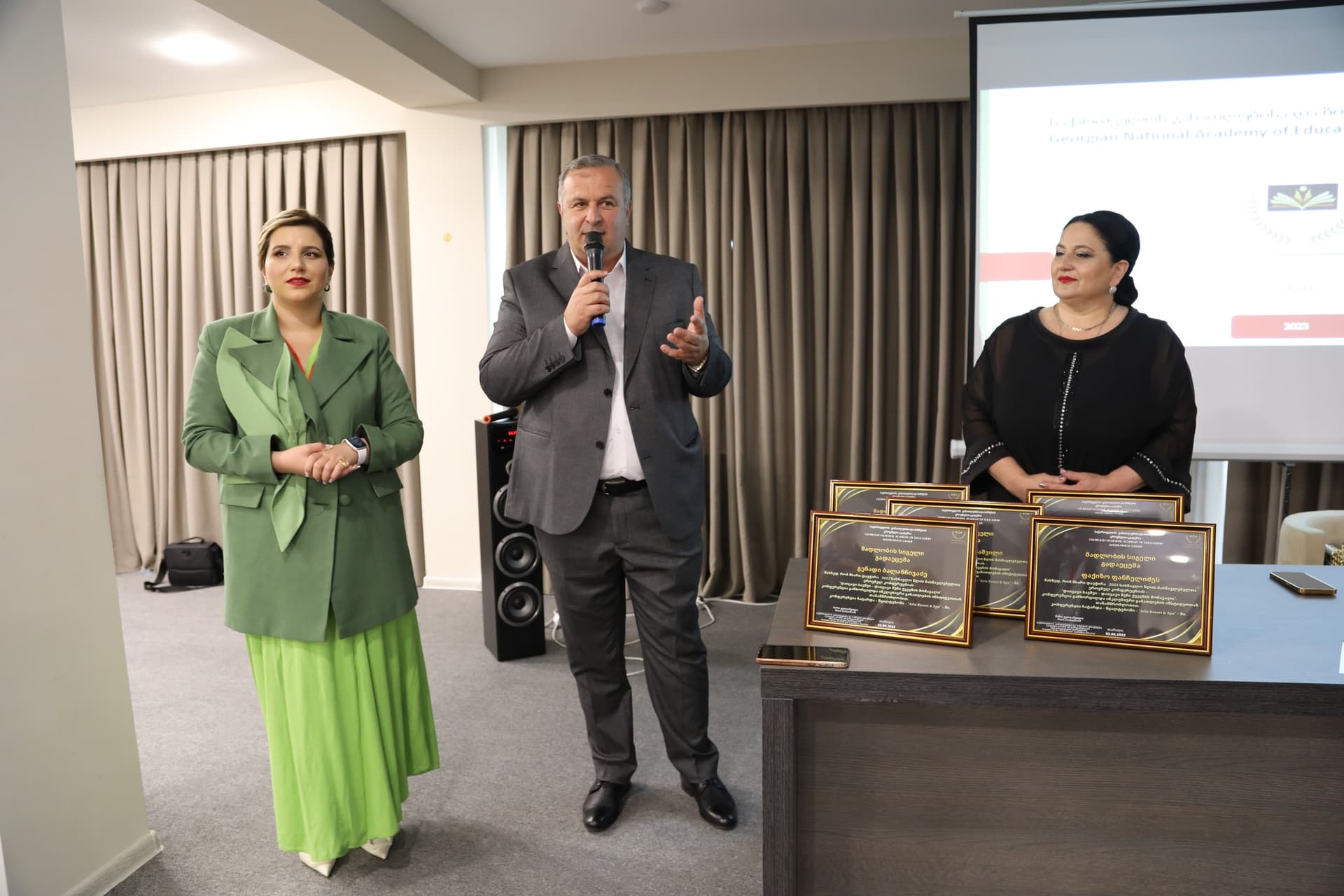 Frontnews image description