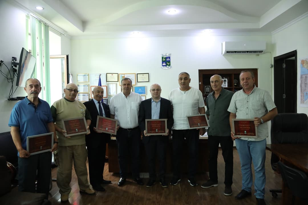 წყალტუბოს მუნიციპალიტეტის მერი და საკრებულოს თავმჯდომარე სახალხო თეატრის დასს შეხვდნენ