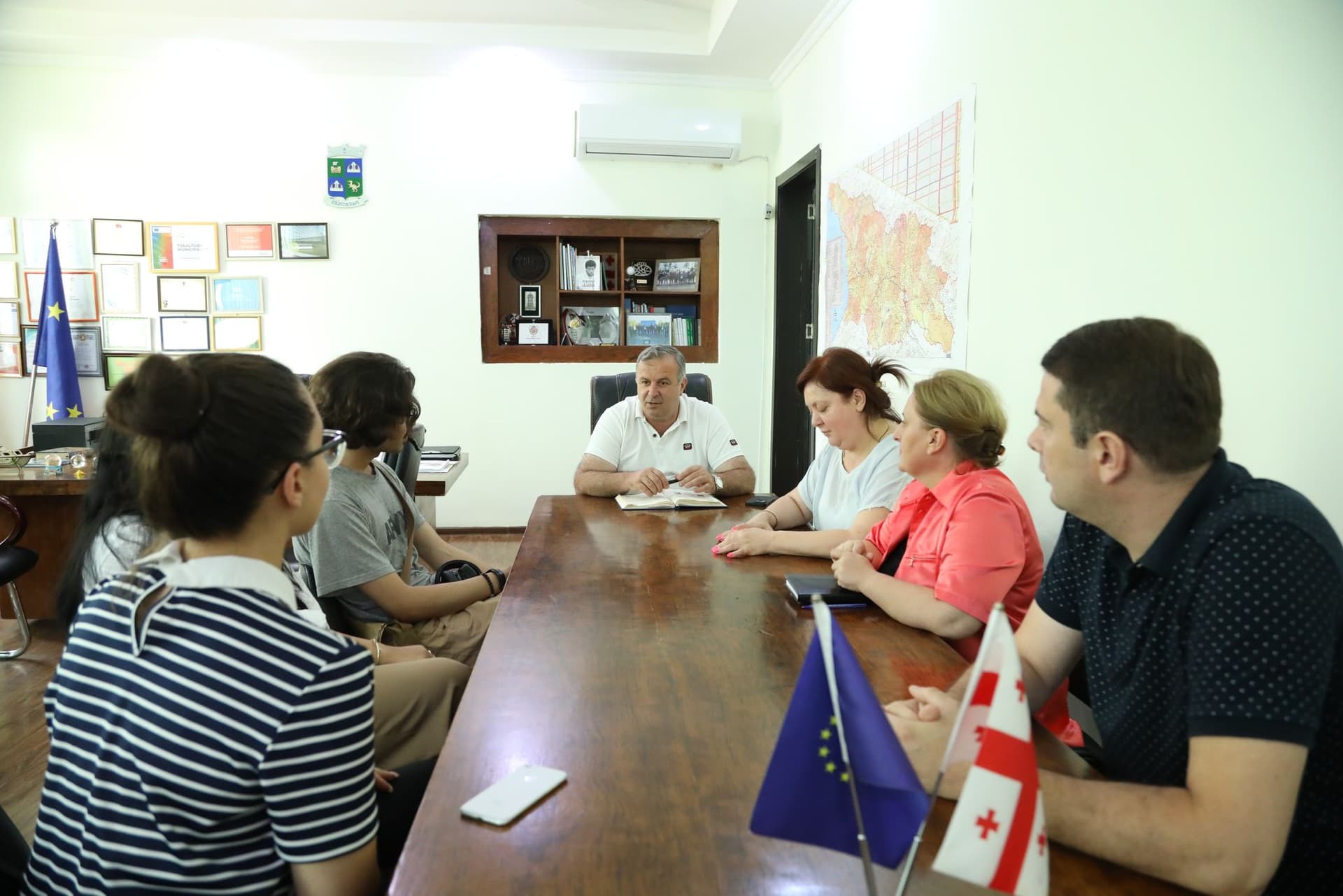 Frontnews image description