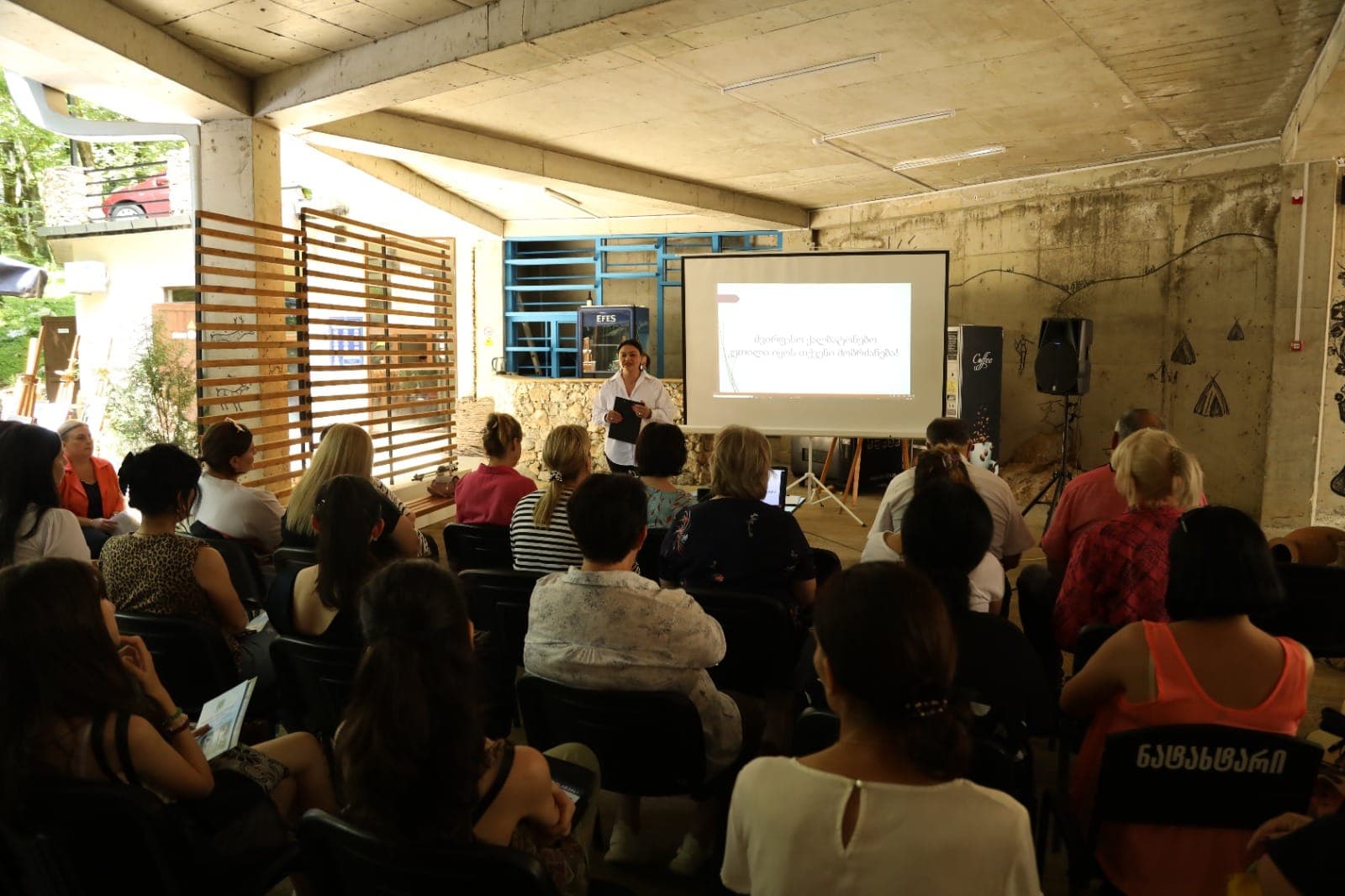 Frontnews image description