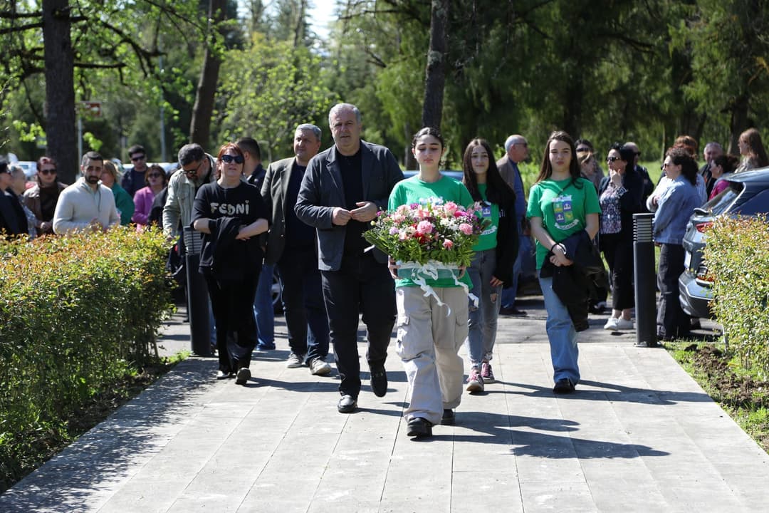 წყალტუბოს მერმა და ადგილობრივი თვითმმართველობის სხვა წარმომადგენლებმა 9 აპრილს დაღუპულთა ხსოვნას პატივი მიაგეს