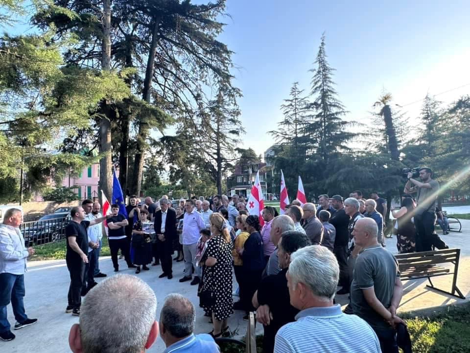 Frontnews image description