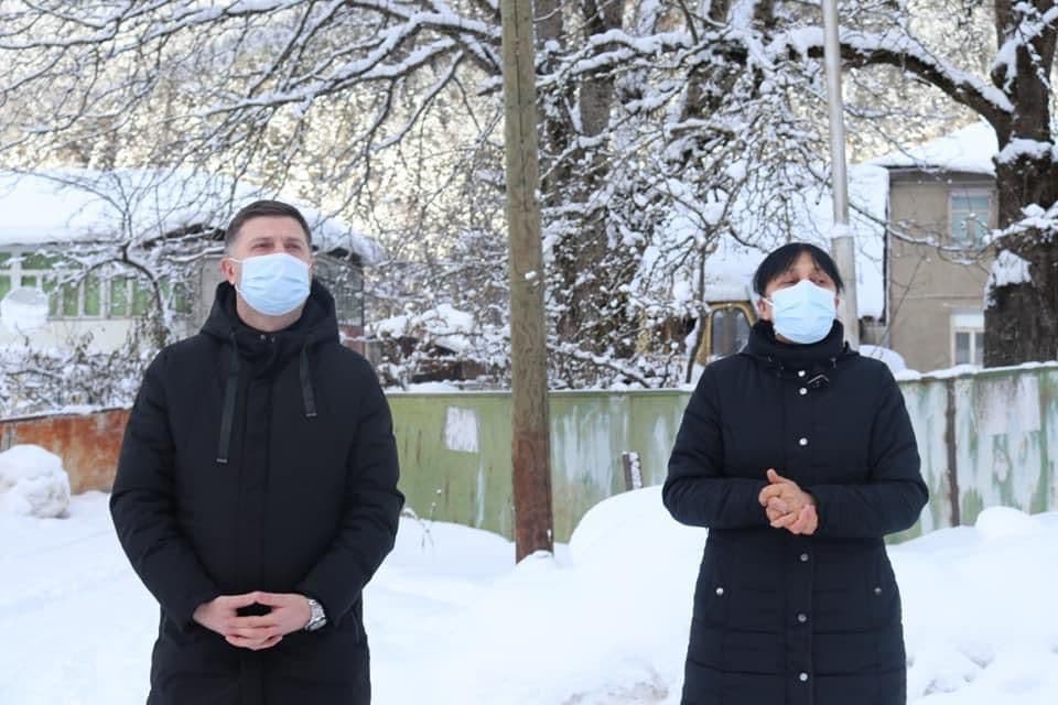 ონის მუნიციპალიტეტის მერიის წარმომადგენლებმა გლოლის მოსახლეობასთან ვაქცინაციის შესახებ შეხვედრა გამართეს