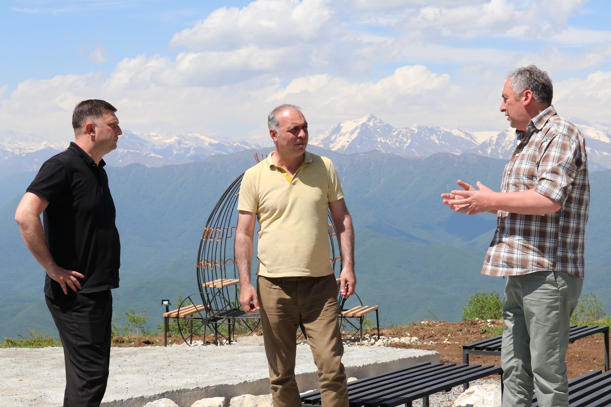 Frontnews image description