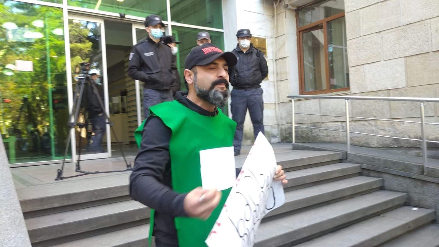 Frontnews image description