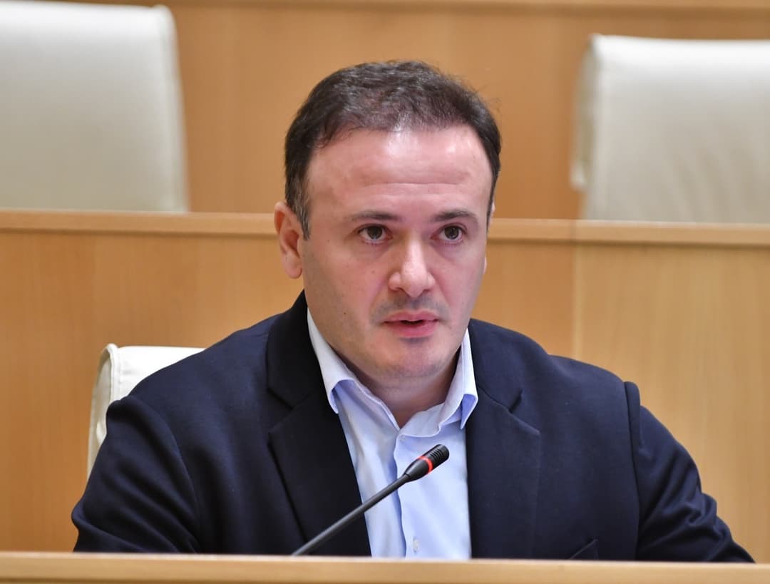 ირაკლი ზარქუა – ეს ხელმოცარული ოპოზიციურ არხებს ახლა ექსპერტად ჰყავს, ვის აინტერესებს არახამია