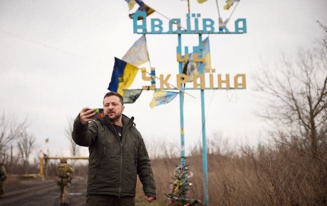 ზელენსკიმ ავდიივკაში უკრაინის შეიარაღებული ძალების პოზიციები მოინახულა