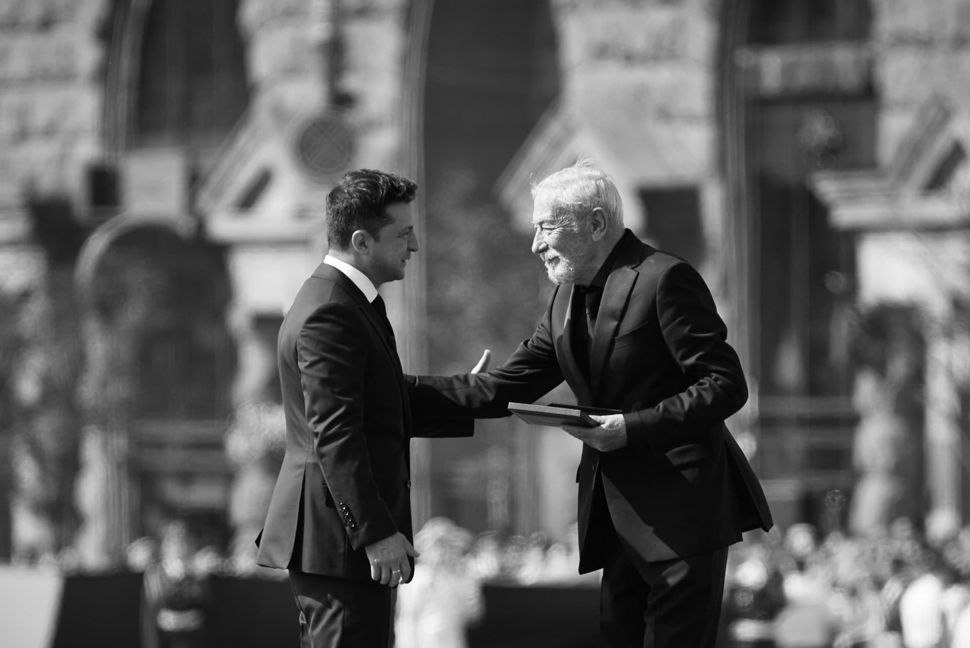 Frontnews image description