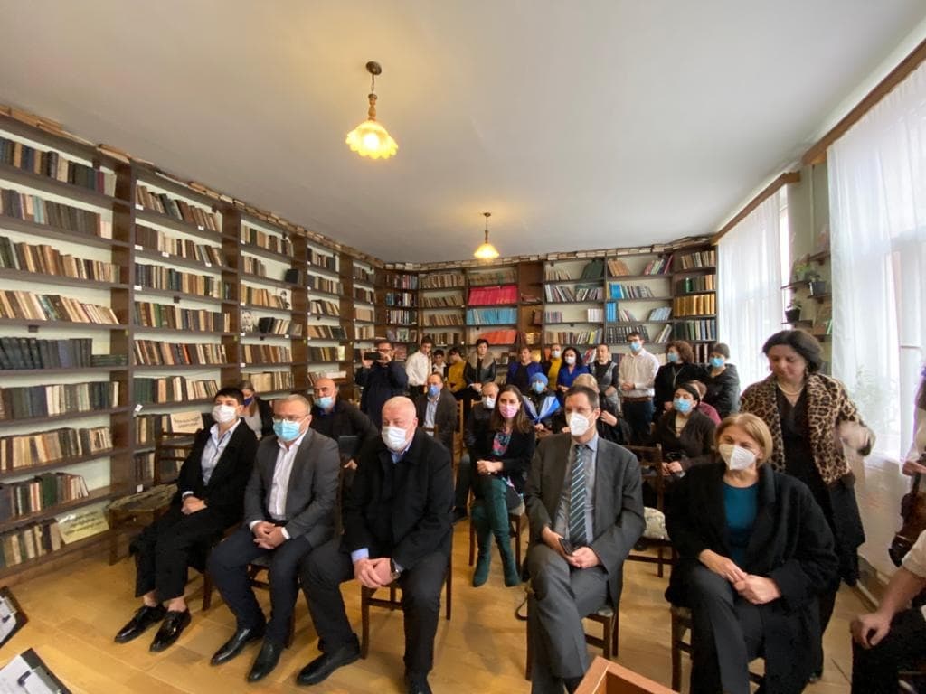 Frontnews image description