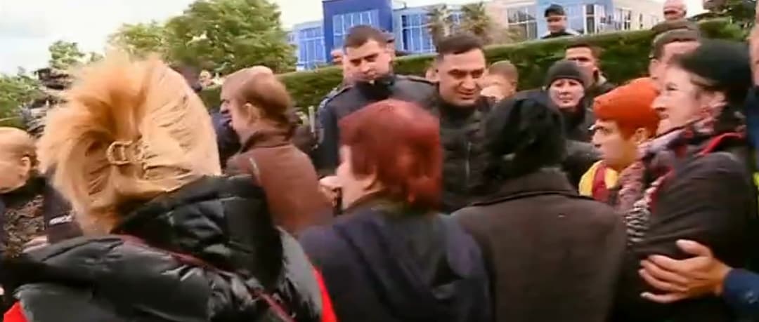 მოვაჭრეები ზუგდიდის ბაზრის მიმდებარედ გარევაჭრობის აკრძალვას მოითხოვენ