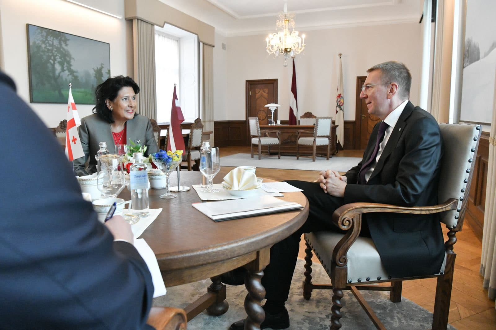 Frontnews image description