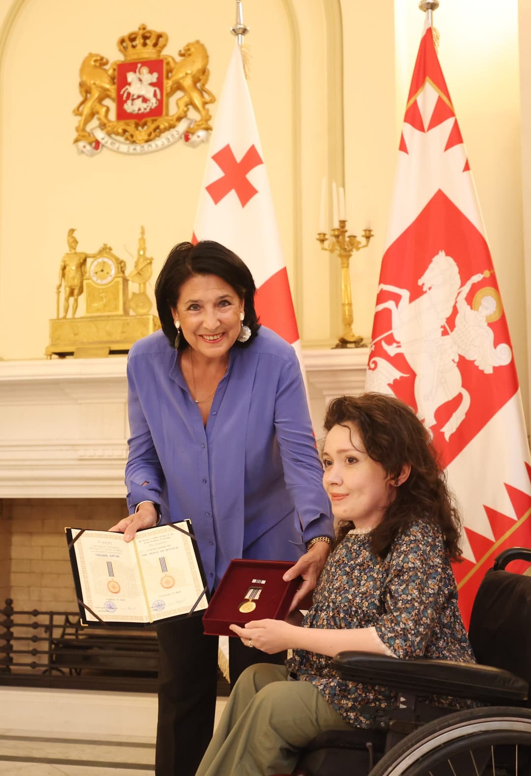 სალომე ზურაბიშვილმა ანა გოგუაძე ღირსების მედლით დააჯილდოვა