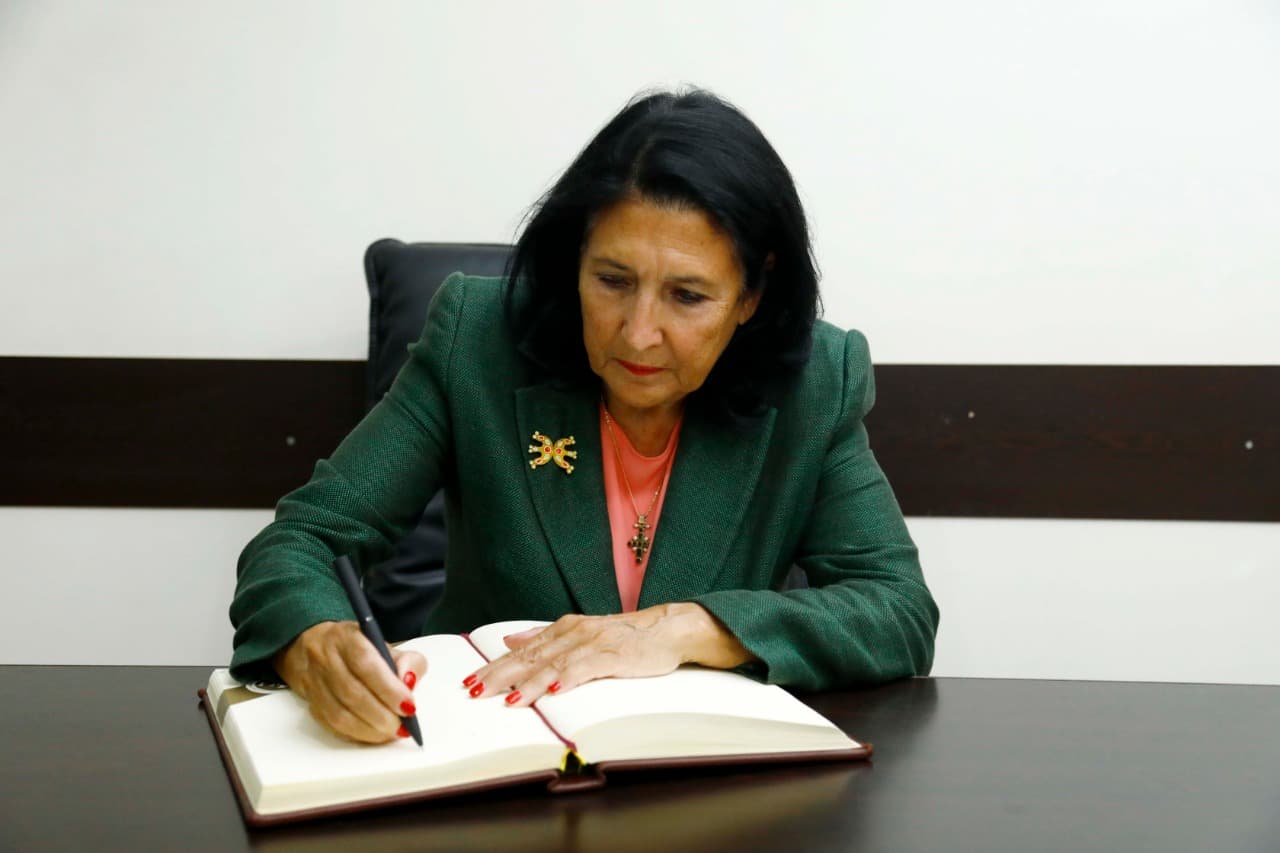 Frontnews image description