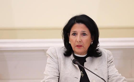 President says gov’t set up “Russian village” at her office