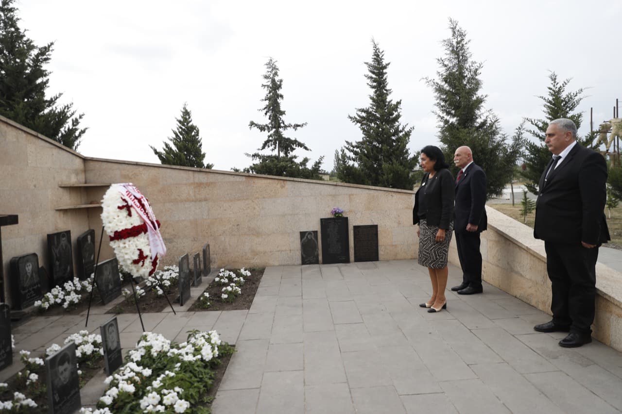 Frontnews image description