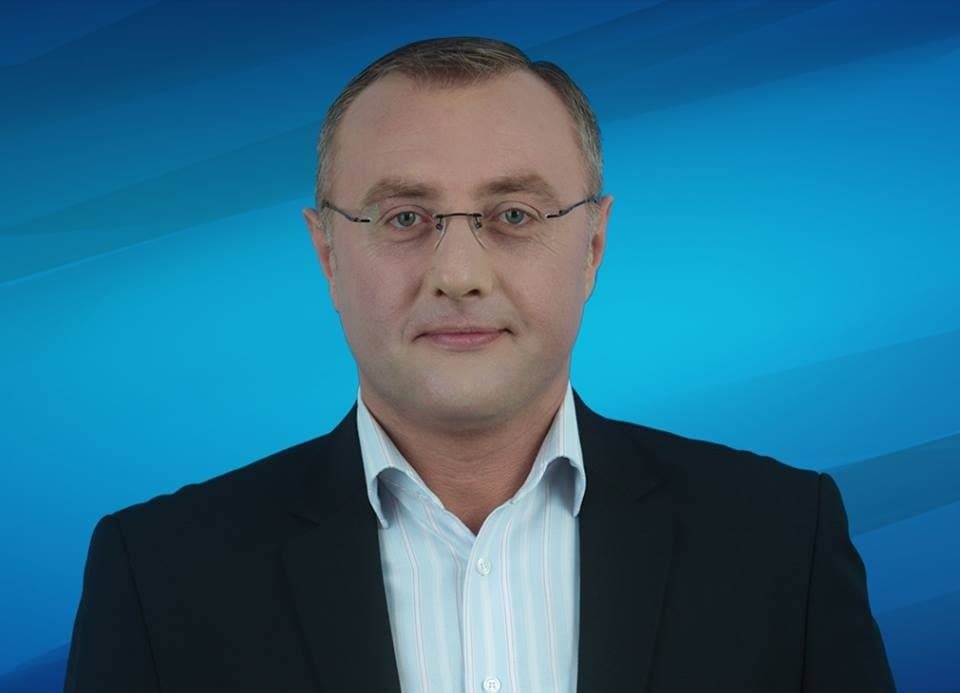 რუსთავის საკრებულოს ფრაქცია “ქართული ოცნების” თავმჯდომარის მოადგილემ თანამდებობა დატოვა და გახარიას პარტიას შეურთდა