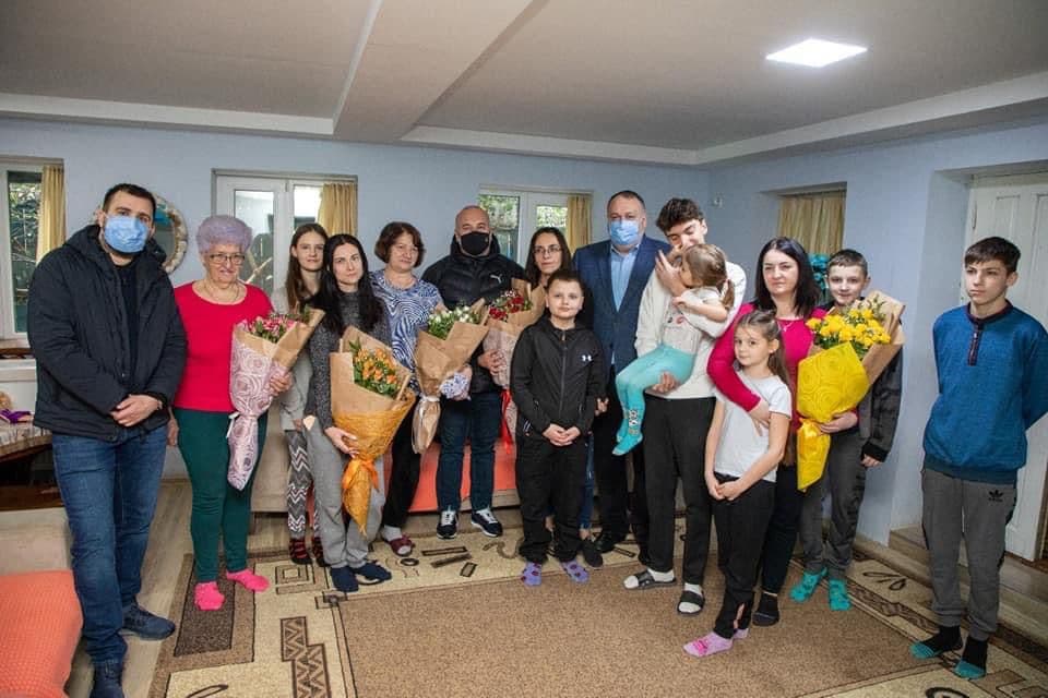 Frontnews image description