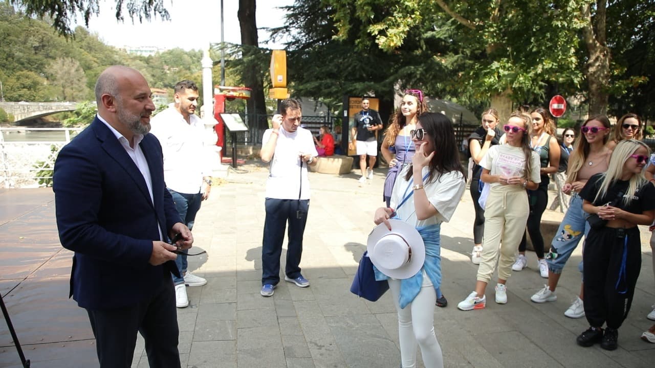 Frontnews image description