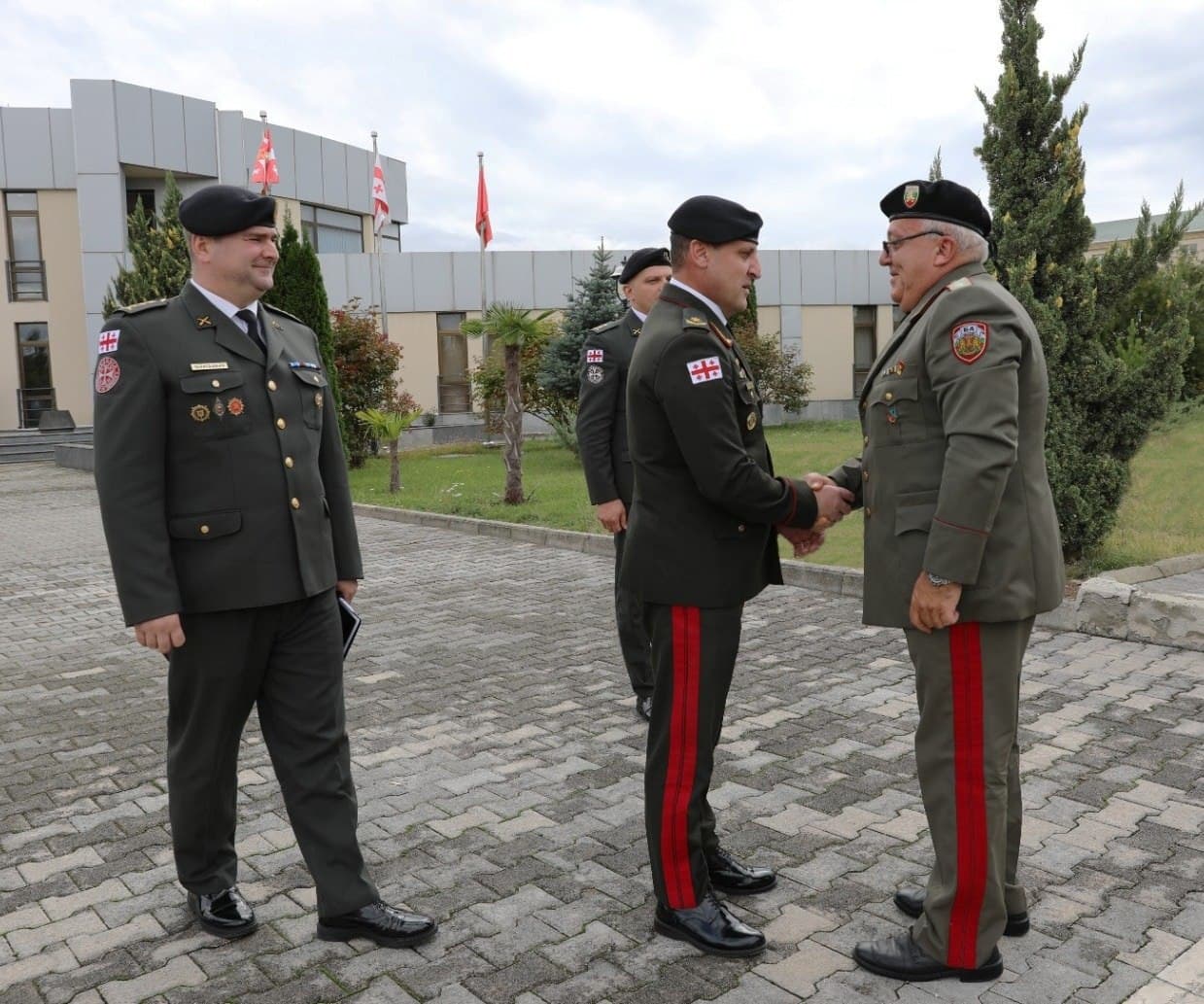 Frontnews image description