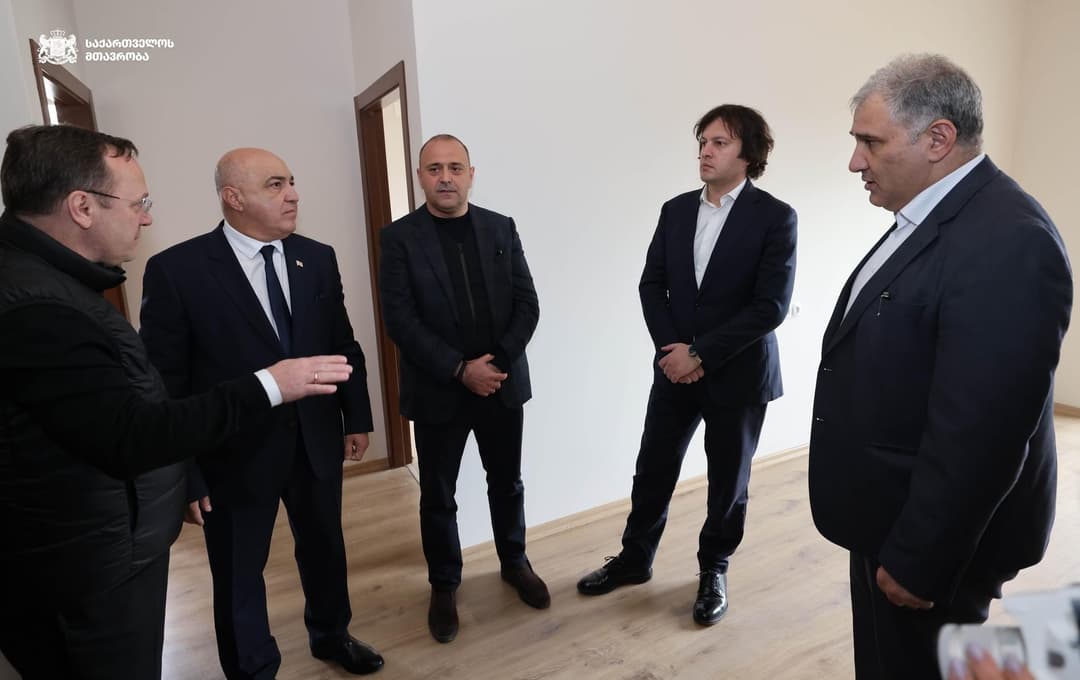 ირაკლი კობახიძემ ქუთაისში საცხოვრებელი კომპლექსის მშენებლობა დაათვალიერა, სადაც ბინებს 720 დევნილი ოჯახი მიიღებს