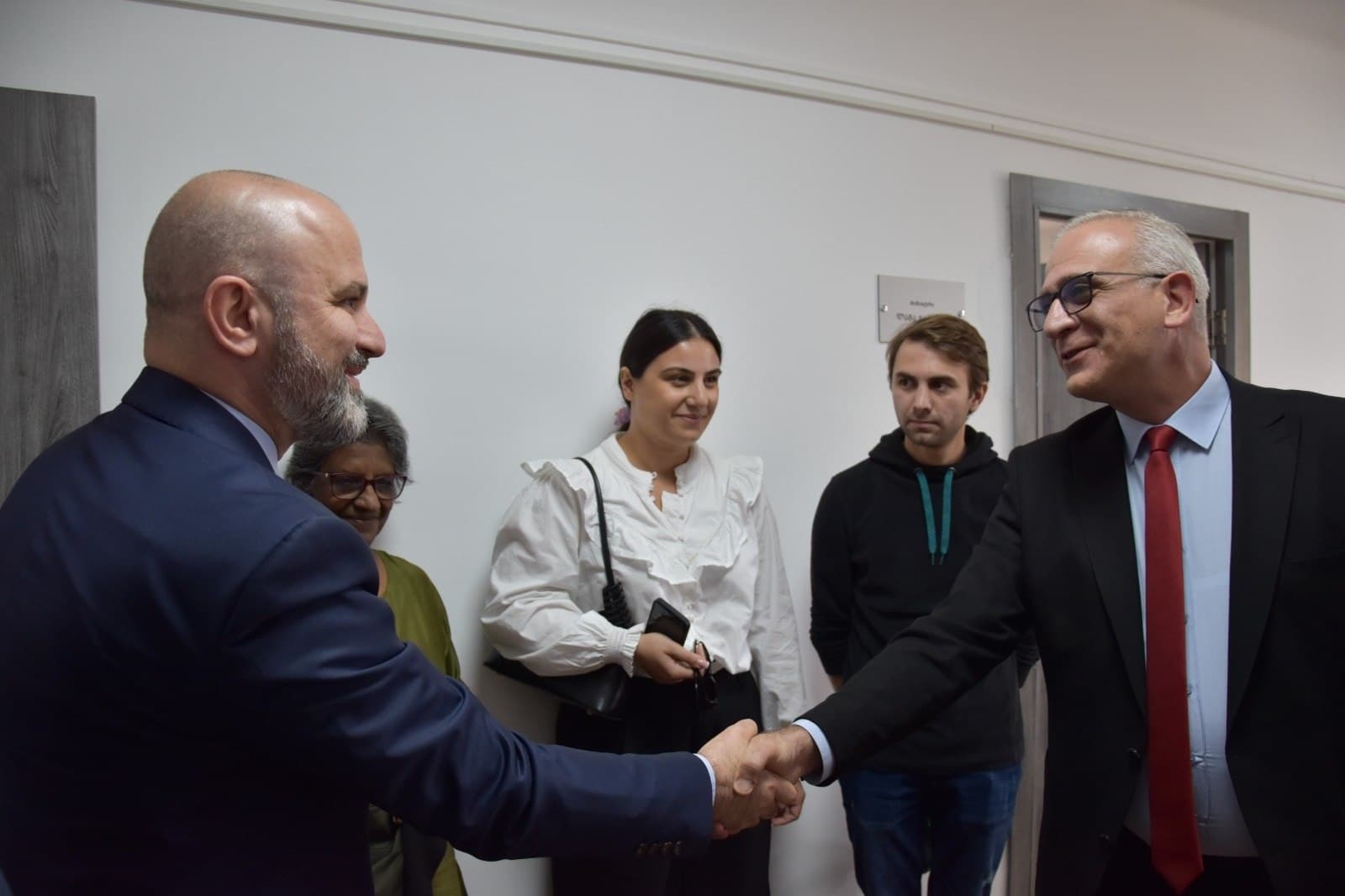 Frontnews image description