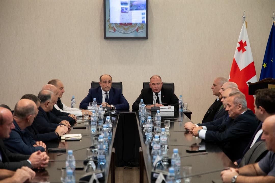 ლევან მგალობლიშვილმა იმერეთის სახელმწიფო რწმუნებულის ადმინისტრაციაში პირველი ოფიციალური შეხვედრა გამართა