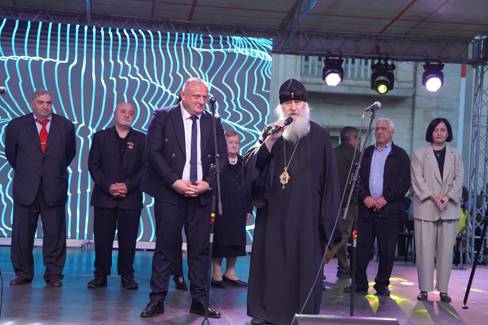 Frontnews image description