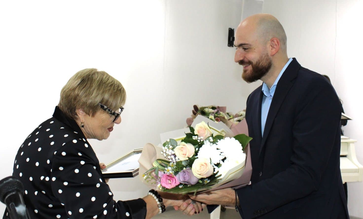 Frontnews image description