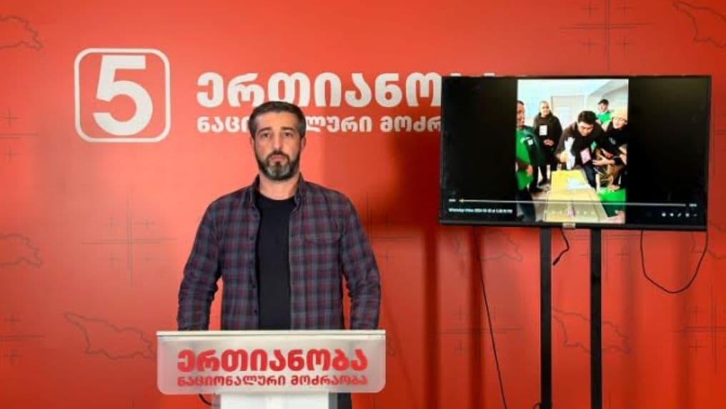 ჯეიჰუნ მუჰამედალი – როუშენ ისკანდეროვი, რომელმაც არჩევნების დღეს მარნეულში, საარჩევნო ყუთში ბიულეტენები ჩაყარა, არ დაუკავებიათ