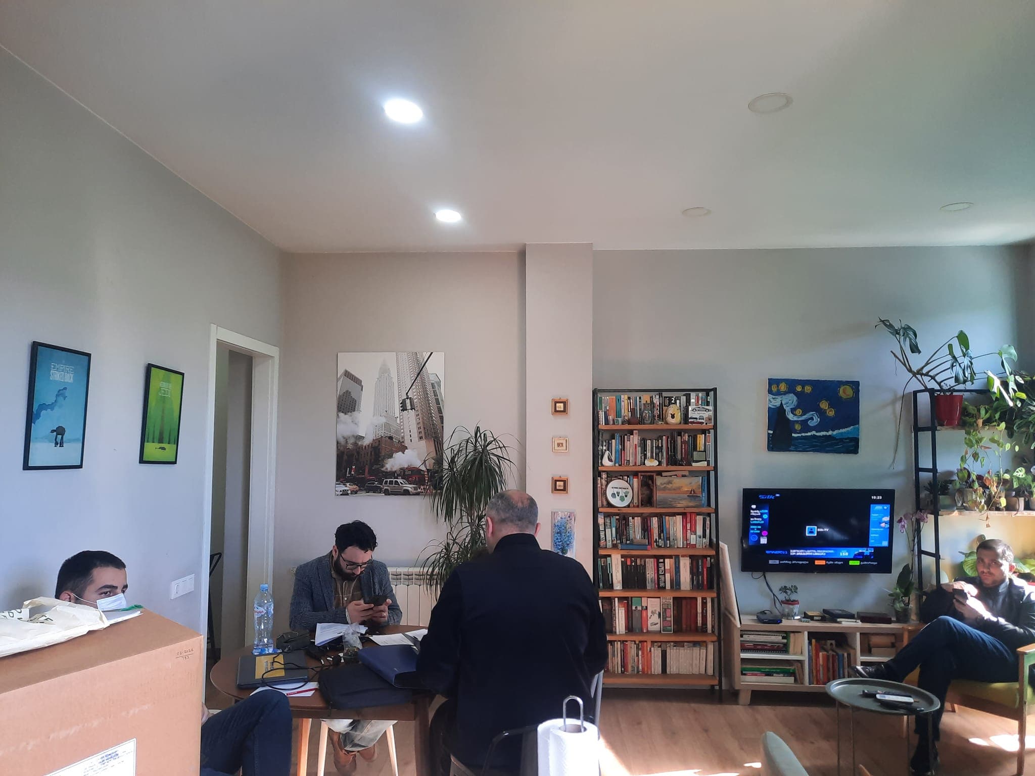 Frontnews image description