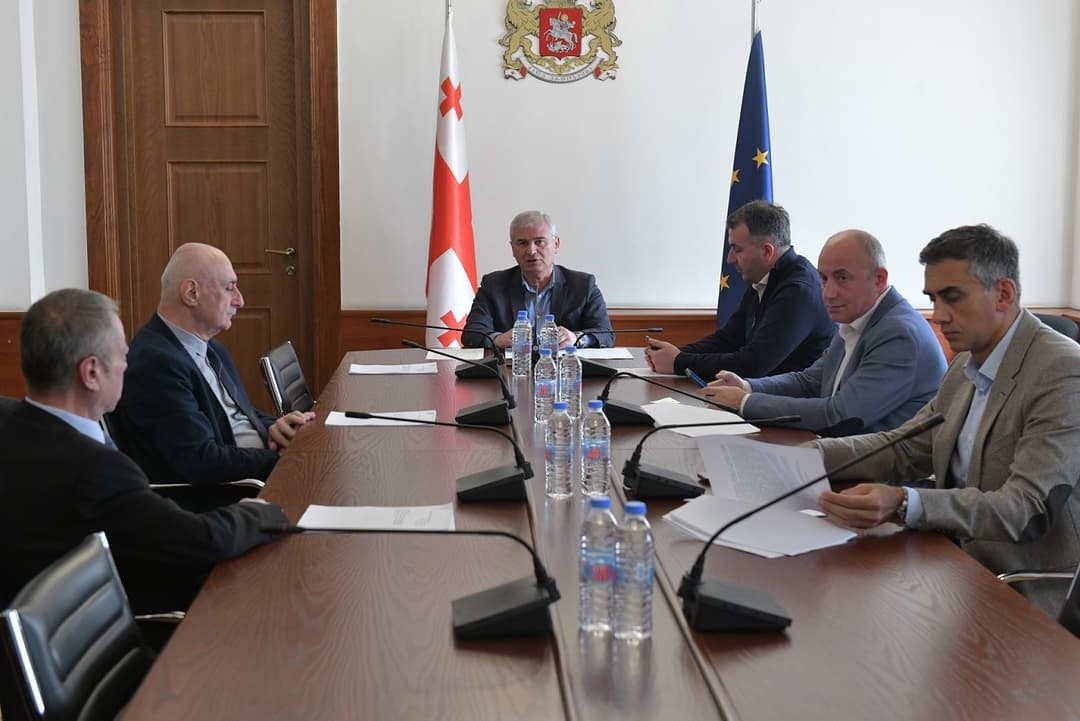 საპროცედურო საკითხთა და წესების კომიტეტმა პრეზიდენტის იმპიჩმენტთან დაკავშირებულ კონსტიტუციურ წარდგინებაზე ხელმოწერების ნამდვილობა დაადასტურა