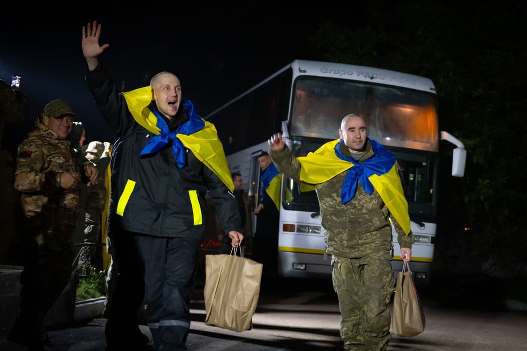 95 Ukrainian soldiers freed from Russian captivity, including 20 sentenced to life