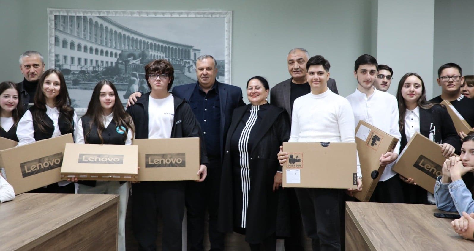 Frontnews image description