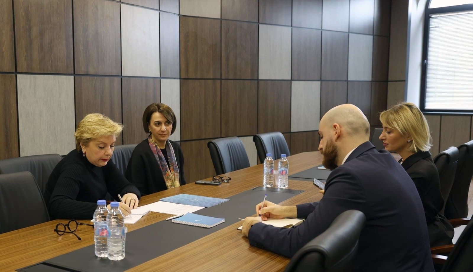 Frontnews image description