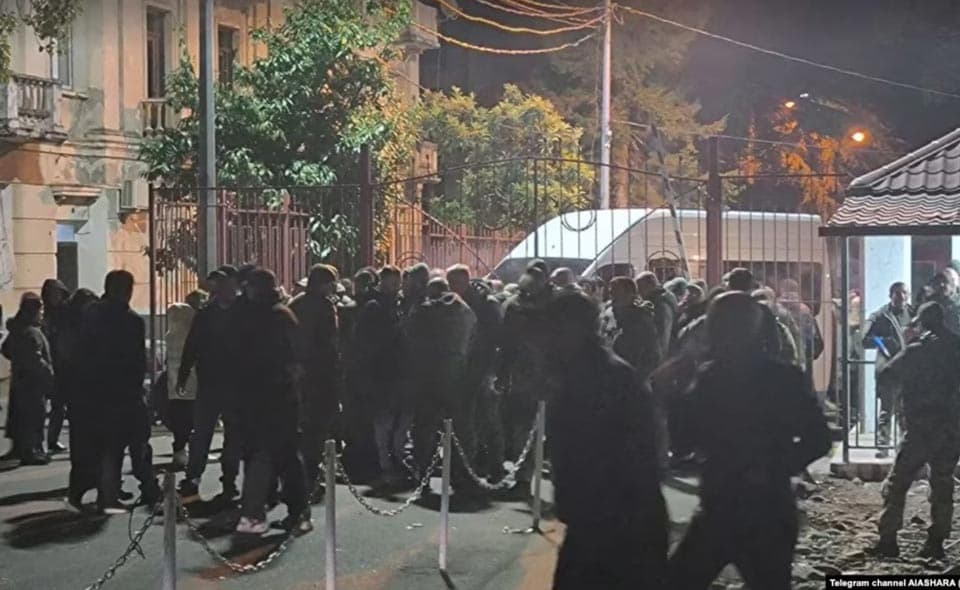 ოკუპირებულ აფხაზეთში ოპოზიციონერი ლიდერების დაკავებას პროტესტი მოჰყვა