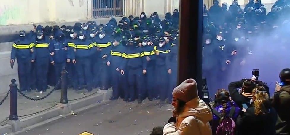 საია – 28 ნოემბრიდან 1 დეკემბრის ჩათვლით, სამართლებრივი დახმარების ქსელის ცხელ ხაზზე 200-ზე მეტი დაკავების შესახებ ინფორმაცია შემოვიდა