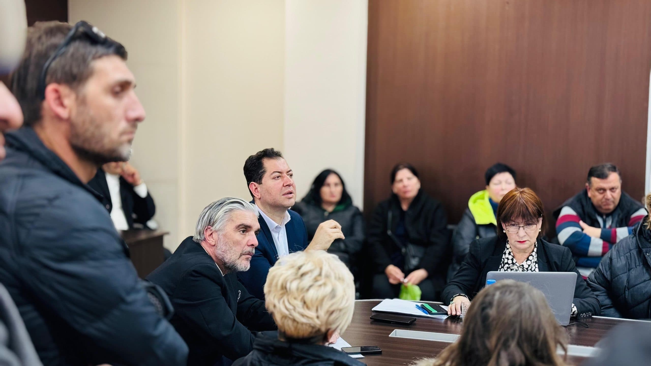 Frontnews image description