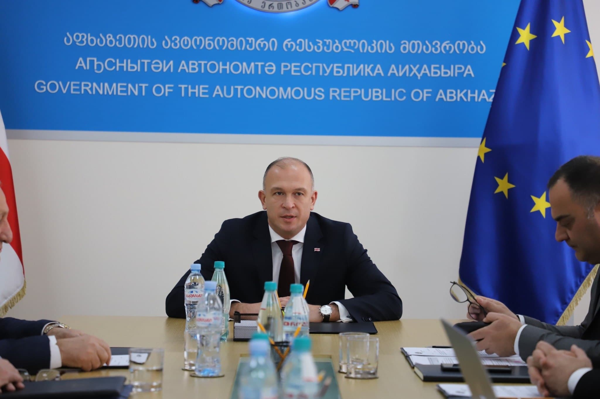 Frontnews image description